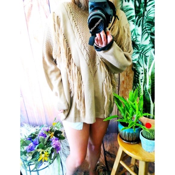 Western boho fringe detailed sweater 🍂 - Picture 2 of 7